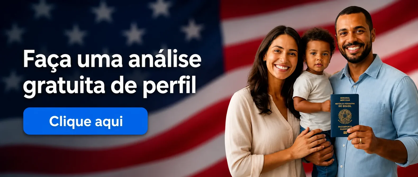 Casal com bebê no colo segurando o passaporte brasileiro Casal com bebê no colo segurando o passaporte brasileiro