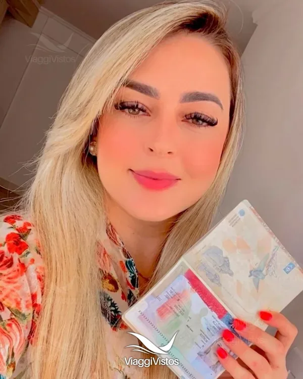 Cliente da Viaggi Vistos com o visto americano aprovado