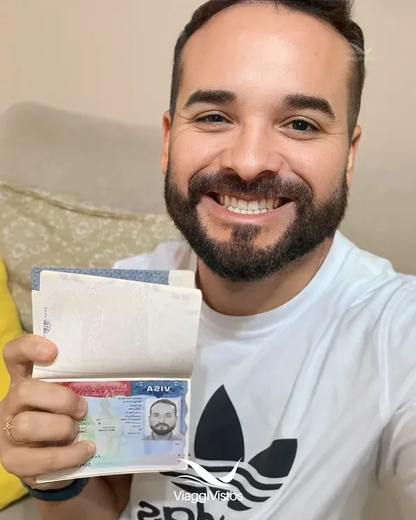 Cliente da Viaggi Vistos com o visto americano aprovado